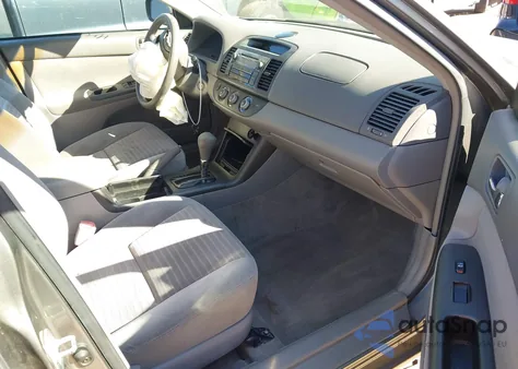 2006 Toyota Camry Le V6 z USA, uszkodzony, nr VIN 4T1BF32K26U632888